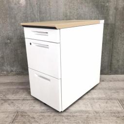 【在庫セール品・9台限定】■コクヨ（KOKUYO）　iS（アイエス）シリーズ　3段脇机　■W400×D700×H720㎜ 　■ホワイト/天板：木目ナチュラル　■シリンダー錠【収納と作業スペースを同時に確保！フリアドデスクや平机のお供に！】