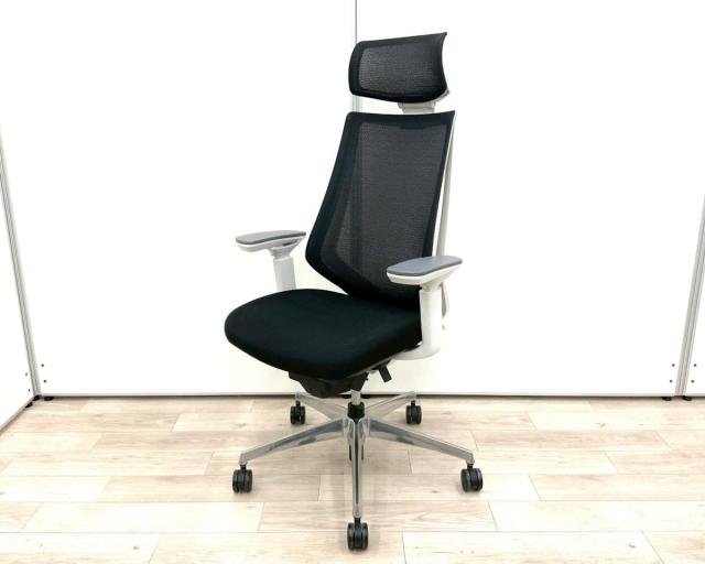 ■コクヨ(KOKUYO)製　■デュオラ(Duora)チェア　■ハイバック　■肘付き/可動肘　■ヘッドレスト付き　■ブラック×ホワイトシェル　【弊社使用欄：A01062329】【KN】