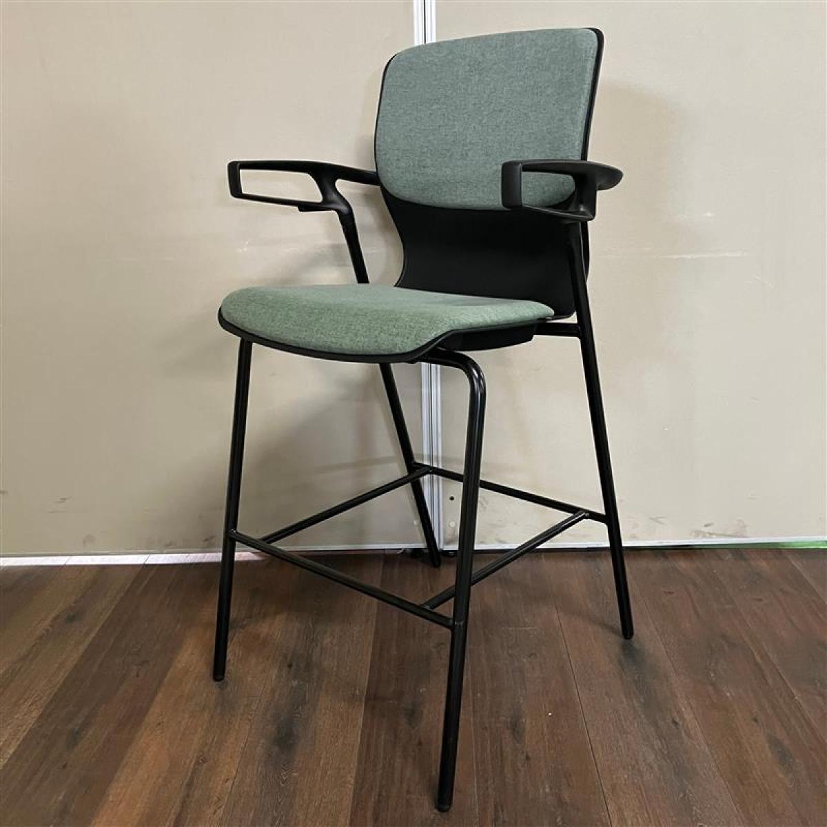 ウチダ　Cazetora　カゼトラ　ハイチェアが入荷しました！！　お洒落名前にお洒落なデザインではないでしょうか・・・
#岐阜#愛知#三重#静岡#CS在庫
                        カゼトラ
                                    中古
            