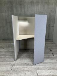 【左開口】【ワーカーの集中を高める省スペースなワークブース！高さ1520mmタイプ】■オカムラ(okamura)製　ドレープシリーズ（drape） 　テトラタイプ　1人用ブース 　ソロワークブース（W1000/D1000/H1520）　■色： 外装  グレー　内装  ベージュ　■ライトつき【ABW商材】【関東倉庫在庫品】【弊社使用欄：A01058333】