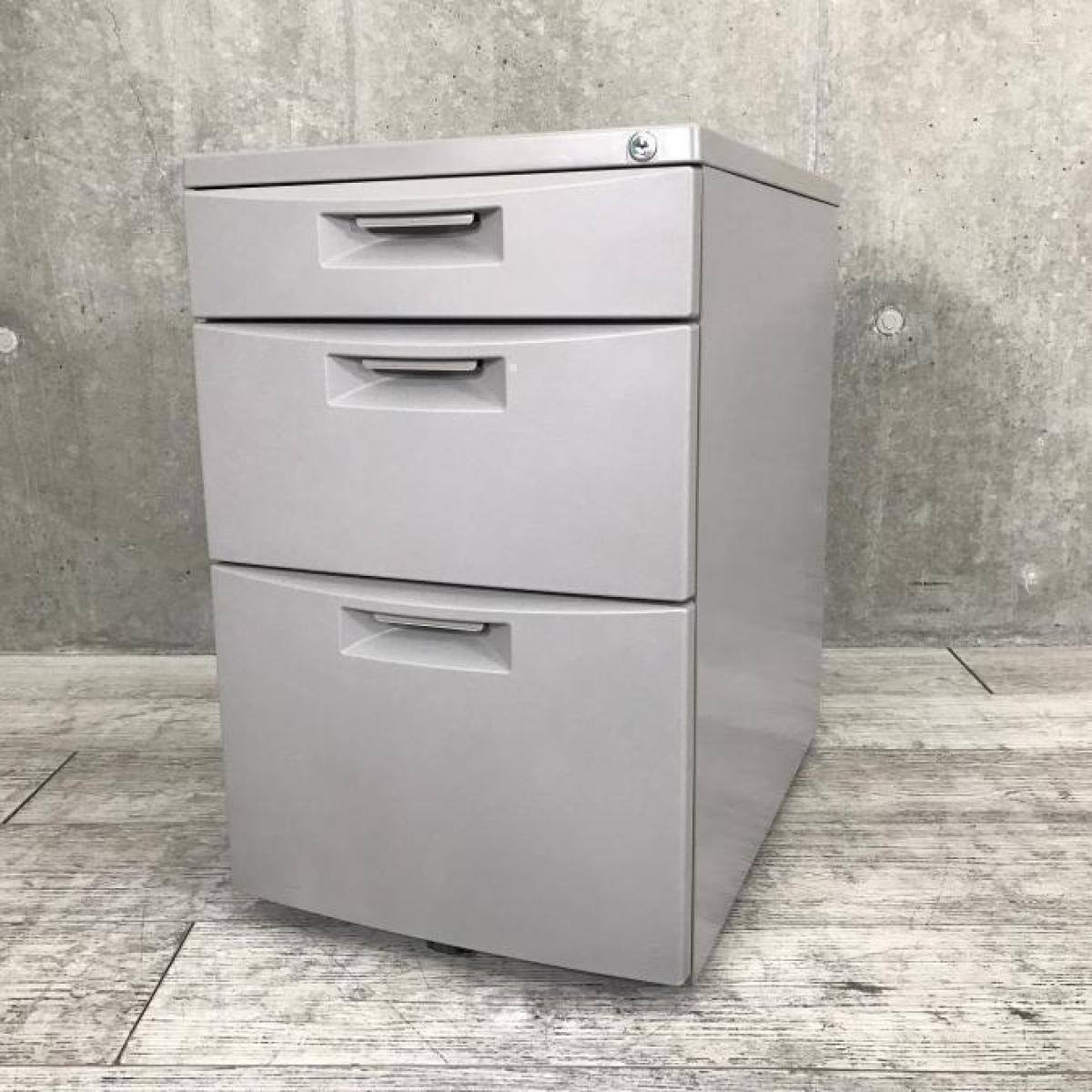 ■イトーキ(ITOKI)製　CZシリーズ　3段ワゴン　デスクインワゴン　H620㎜　■キャスター付　■グレー　■シリンダー錠【弊社使用欄：A01037836】【KN】
                        CZシリーズ
                                    中古
            