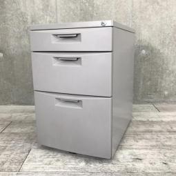 ■イトーキ(ITOKI)製　CZシリーズ　3段ワゴン　デスクインワゴン　H620㎜　■キャスター付　■グレー　■シリンダー錠【弊社使用欄：A01037836】【KN】