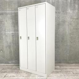 【個人の荷物や衣類をしっかり保管！】■オカムラ(okamura)製　FZシリーズ　3人用ロッカー　更衣用ロッカー　W900×D515㎜　■シリンダー錠　■色：ライトスモーク【移転や増員を検討されている方にオススメ！】