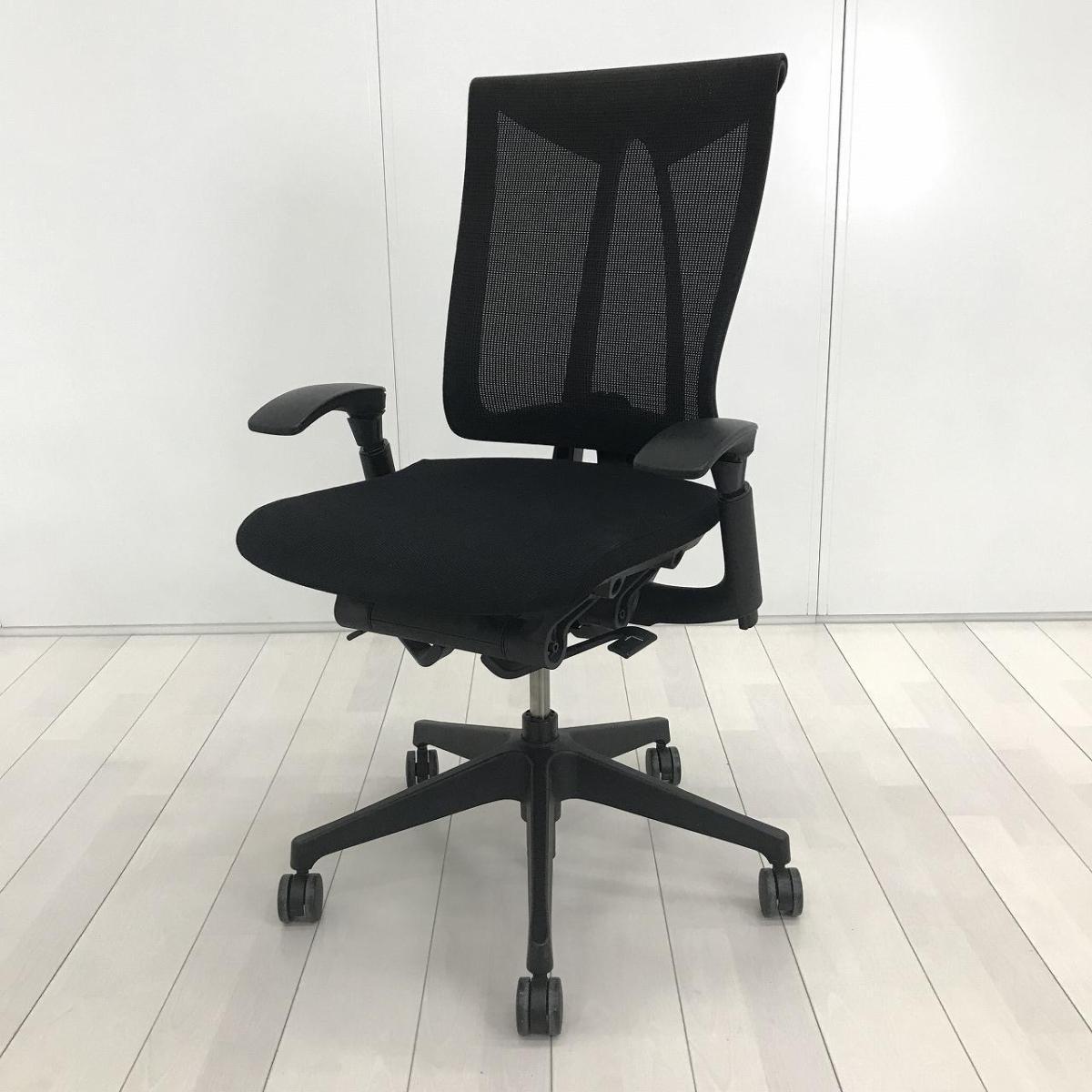 【座るとわかる快適さ・骨盤にしっかりフィットする！チェア自らが動き座る人の体を支える「おもてなし」の心を体現した高級チェア！ 】■イトーキ(ITOKI)製　セレーオ(celeeo)チェア　肘付き　ハイバック　■メッシュ背面　■ブラック　■可動肘
                        セレーオチェア
                                    中古
            