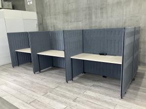 【ワーカーを柔らかに包み込むワークブース！オープンオフィスにもっと集中できる環境を！】■オカムラ（okamura）製　マッフル （Muffle）シリーズ　集中ワークブース　■6人用　パーテーション有（3×2対面仕様）　■天板付き　コンセントユニット付き　■ブルー 【関東倉庫在庫品】【ABW商品】【弊社使用欄：A01060493】