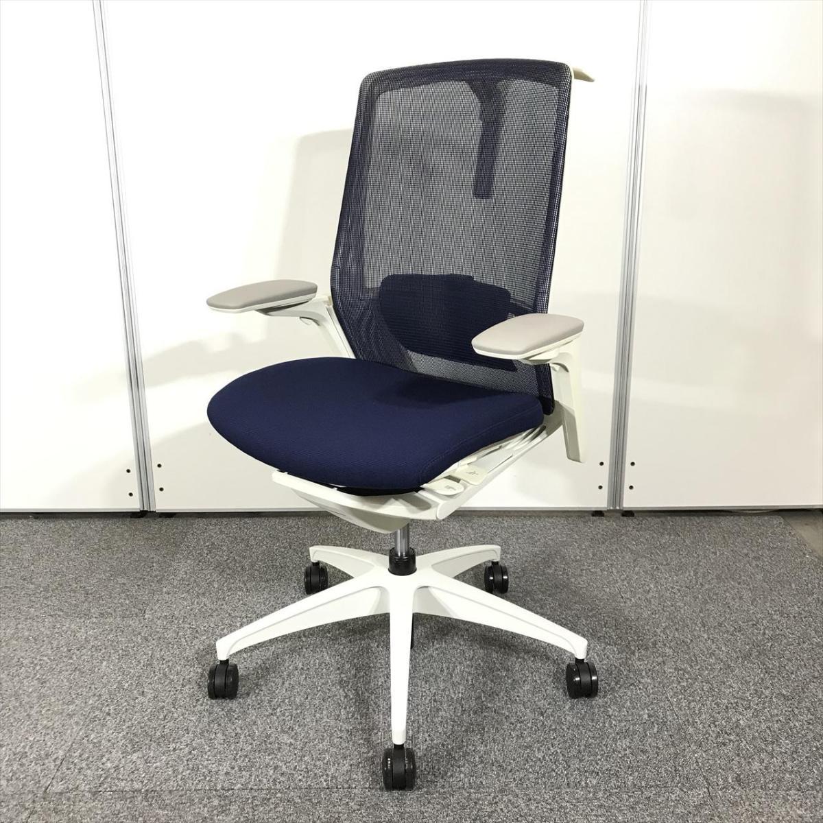 【デザインと機能性を追求したオカムラの技術の結晶！自然な姿勢で作業・リラックス可能！】■オカムラ（okamura）製　フィノラ（Finora）　シリーズ　肘付ハイバックチェア　背面メッシュ　■可動肘　■ブルー
                        フィノラ 樹脂
                                    中古
            