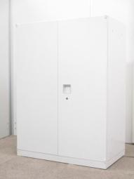 オカムラのロングセラー商品が入荷！横幅・奥行がコンパクトで省スペースにもおすすめ！
清潔感のあるホワイトカラーと高いデザイン性・利便性が人気！
■オカムラ/レクトライン/ホワイト　W800 D400　ヒンジ有