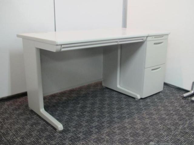 【使いやすい引き出し付きデスク！　平机＋脇机で作業スペースも広々とご使用いただけます！】■オカムラ(okamura)製　SD-Vシリーズ　平机＋脇机セット　引き出し付き　W1400㎜　■ライトグレー　※脇机は在庫状況によって変動致します。【入替セールにつき20%OFF！】