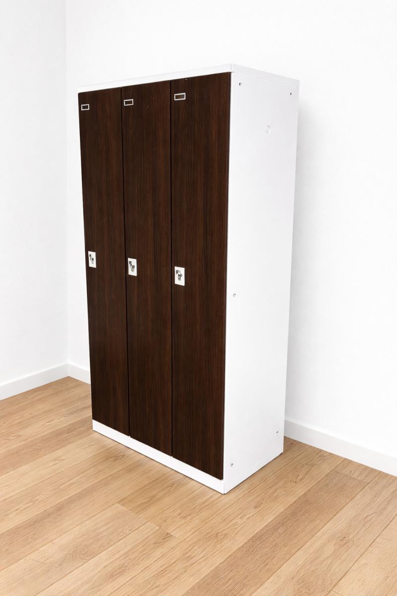 【1人分のスペースが広い！】生興/3人用ロッカー/シリンダー錠/ブラウン【KS】
                        ＳＬＢロッカー
                                    中古
            