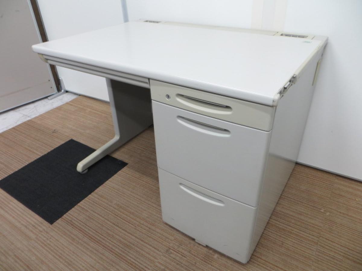 【☆お値段重視！】部材欠け気にしない方必見‼　■オカムラ製　片袖デスク　W1000×D700×H700mm　■状態イマイチ！日焼けバッチコイ！とりあえず使えればいいやシリーズ！【おつとめ品】A01063057
                        SD-eシリーズ
                                    中古
            