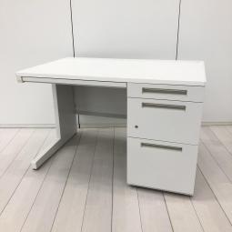 【イナバの技術が詰め込まれたスタンダードなオフィスデスク！収納も充実で使いやすい！】 ■イナバ(Inaba)製　デュエナ(DuENA)シリーズ　片袖デスク　W1100×D700×H700㎜　■シリンダー錠　■ホワイト