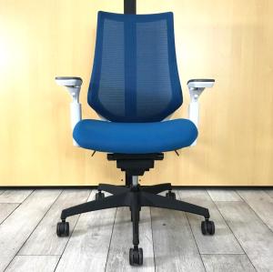 【機能充実！簡単調節で正しい姿勢へと導きます！】■コクヨ　デュオラチェア　可動肘付　プルシアンブルー　ホワイトシェル【KOKUYO　Duora】★