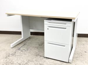 【明るくすっきりとしたワークスペースを演出！】■内田洋行（UCHIDA）製　■スカエナ（SCAENA）シリーズ　■平机＋ワゴンセット　■引き出し無し　■W1200×D700×H720㎜　■配線Sタイプ　■天板：ナチュラル/本体：ホワイト　※ワゴンは在庫状況によって変動致します。