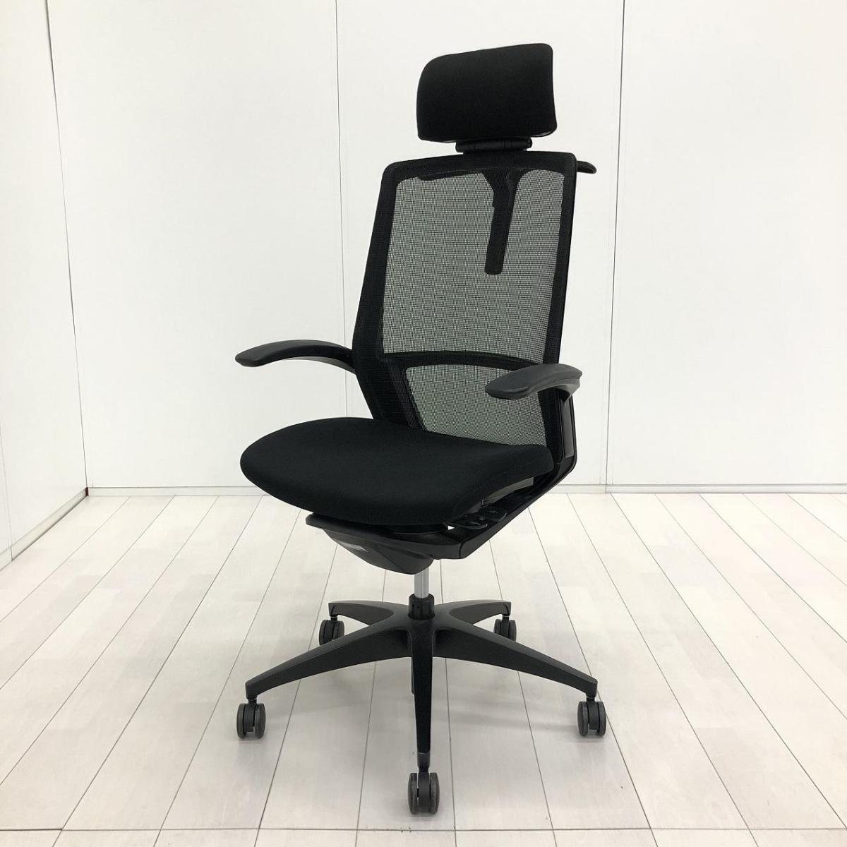 【デザインと機能性を追求したオカムラの技術の結晶！自然な姿勢で作業・リラックス可能！】■オカムラ(okamura)製　フィノラ(Finora)チェア　肘付ハイバック　■背面メッシュ・座面クッション　■固定肘・ハンガー・ヘッドレスト付き　■ブラック
                        フィノラ ポリッシュ
                                    中古
            