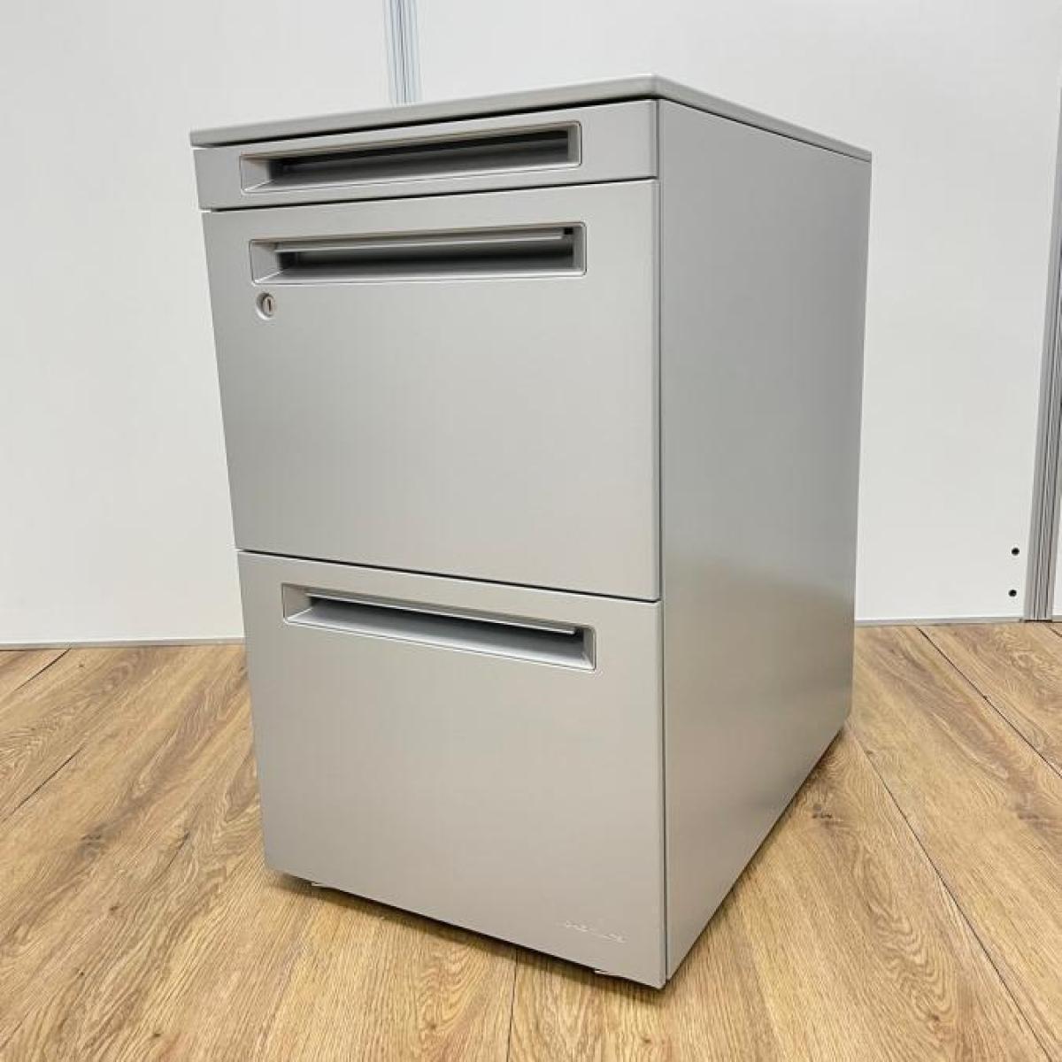 【在庫入替品】【7台限定でお安く！】状態良好近未来シルバーカラー【高さ注意650㎜】フリアドデスクとご一緒に◆オカムラ製【T3】
                        アドバンス
                                    中古
            