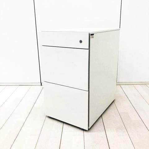 【576181】【平机・フリーアドレスデスクのお供に！デザイン性の高いスタイリッシュな3段ワゴン！】■イトーキ（ITOKI）製　インステート（INSTATE）シリーズ　３段ワゴン　フリアド用　H680㎜　■シリンダー錠　■ホワイト オフィスバスターズ　水戸サテライト　水戸市、日立市、ひたちなか市、鹿嶋市、神栖市、牛久市、古河市、結城市、東海村、つくば市