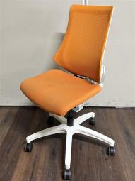 【高機能で座り心地も抜群！姿勢の変化にフレキシブルに対応】イトーキ製　エフチェア　ハイバック肘なし　背面メッシュ　オレンジ × ホワイトフレーム #岐阜#愛知#三重#静岡#CS在庫