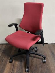 【高機能で座り心地も抜群！姿勢の変化にフレキシブルに対応】イトーキ製　エフチェア　ハイバック肘付き　可動肘　背面メッシュ　レッド × ブラックフレーム #岐阜#愛知#三重#静岡#CS在庫