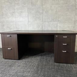 ◆コクヨ　両袖机　役員用デスク　中古家具　九州最大級《オフィスバスターズ福岡博多店は、福岡を拠点として、日本全国へ中古オフィス用品・オフィス家具を提供しております》