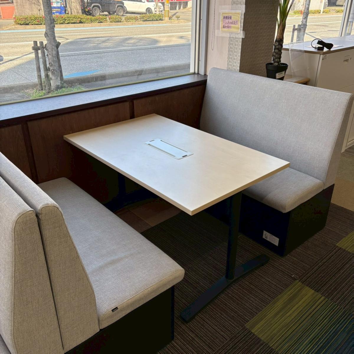 応接セット(ソファ×2∔テーブル×1)が入荷しました！　＊良品を格安で！「オフィスバスターズ福岡南店」は、福岡を拠点として、全国へ中古オフィス用品・オフィス家具を提供しております。
                        その他シリーズ
                                    中古
            