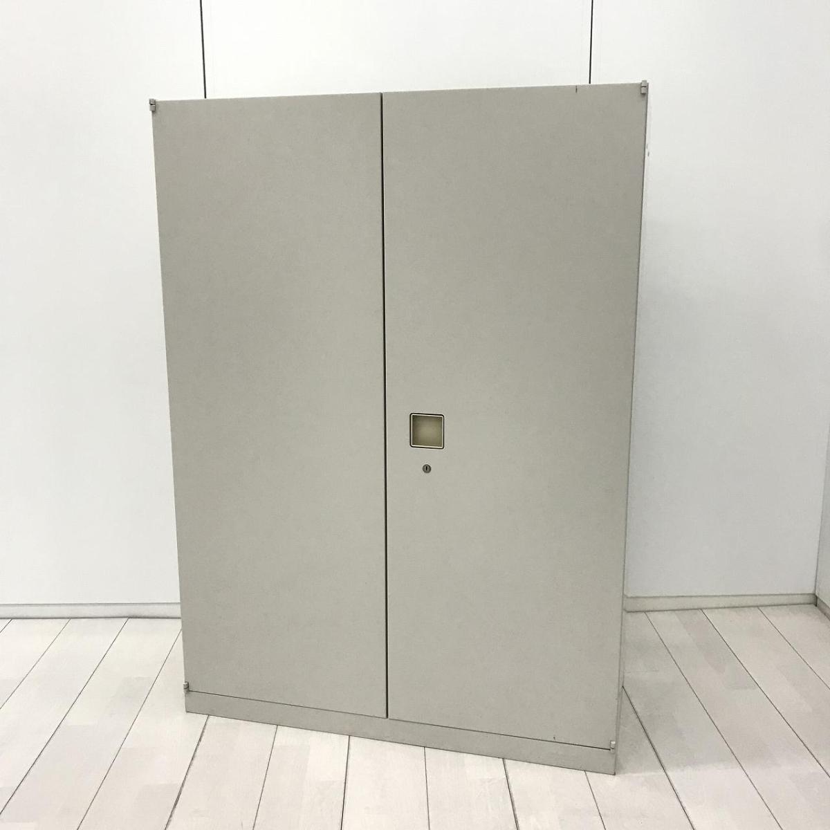 【奥行400㎜】【オフィスの書類をスッキリ整理！取っ手がどの方向からでも開くマルチハンドルが人気！】■オカムラ(okamura)製　レクトライン(Rectline)シリーズ　両開き書庫　ローキャビネット　H1250㎜　■旧型　■シリンダー錠　■グレー
                        レクトライン
                                    中古
            