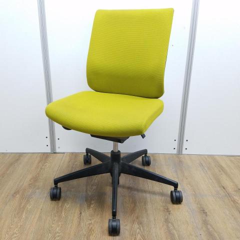 コクヨ　ウィザード2チェア　肘無しローバック　ライトオリーブ×ブラックフレーム　腰の負担を軽減するランバーサポートが標準装備　【愛知・名古屋・豊田・静岡・浜松】