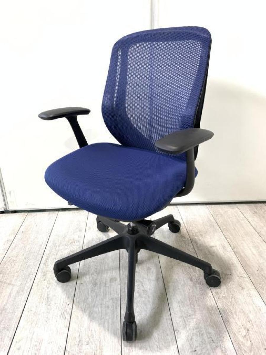 【前傾機能チェアの代名詞！大人気シルフィーチェア！】■オカムラ（okamura）製　シルフィー（Sylphy）チェア　ローバック肘付き　背面メッシュ　■固定肘　■ブルー(ネイビー)×ブラックシェル
                        シルフィーメッシュ
                                    中古
            
