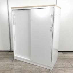 【カギ作成可能！】【手狭オフィスで大活躍！導線を確保できる引き違い戸のキャビネット！】■コクヨ（KOKUYO）　■エディア(EDIA)シリーズ　■引き違い書庫　■2枚扉　■天板：ナチュラル　■シリンダー錠　■ホワイト【入替セールにつき30%OFF！】