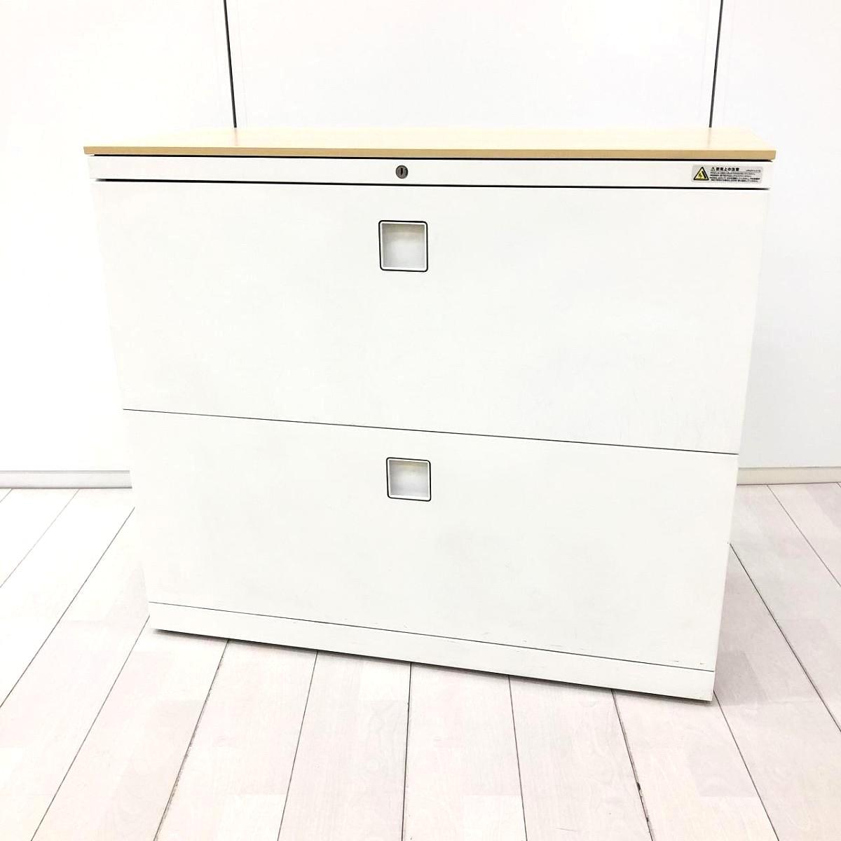 【578378】【奥行400㎜】【窓下の空間にもピッタリ！ナチュラル木目調天板付きのキャビネット！】■オカムラ(okamura)製　レクトライン(Rectline)シリーズ　2段ラテラル　ローキャビネット　H780㎜　■シリンダー錠　■ホワイト/天板：ナチュラル木目調　オフィスバスターズ　水戸サテライト　水戸市、日立市、ひたちなか市、鹿嶋市、神栖市、牛久市、古河市、結城市、東海村、つくば市
                        レクトライン
                                    中古
            