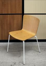 【シンプルでおしゃれな木製ナチュラル調のスタッキングチェア！】■オカムラ（Okamura）　ライブス (Lives)　スタッキングチェア　木製シェル　■木目ナチュラル