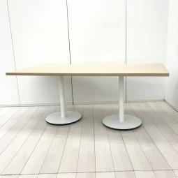 【ミーティングからワークスペースまで。用途を選ばず活躍する万能テーブル！】■ミーティングテーブル　会議テーブル　角テーブル　■W1800×D900㎜　■支柱脚：ホワイト　■木目ナチュラル　【弊社使用欄：A01061269】