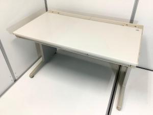 定番サイズのオフィスデスク！オカムラの誇る定番シリーズが入荷致しました！　
■オカムラ/SD-e/ニューグレー　横幅1200㎜タイプ