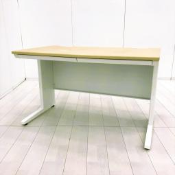 【577381】【定番人気の幅1200㎜！人気のナチュラル調天板！】■アイリスチトセ（IRIS CHITOSE）製　平机　W1200㎜×D700㎜　■引き出し付き　■ナチュラル調天板×本体ホワイト　オフィスバスターズ　水戸サテライト　水戸市、日立市、ひたちなか市、鹿嶋市、神栖市、牛久市、古河市、結城市、東海村、つくば市