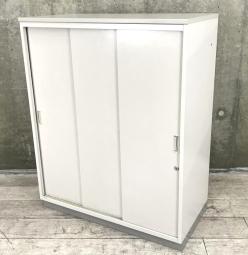 【スライド扉でスペースを有効活用！】■イトーキ　シンラインシリーズ　3枚引戸書庫　天板付き　■真ん中も出し入れしやすい！【3枚引違い書庫】【ITOKI　THIN LINE CABINET】