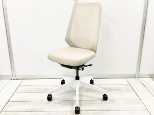 【2023年製】【オフィスの今を、もっと美しく快適に！新世代ワークチェア】■イトーキ(ITOKI)製　ノートチェア(nort)　肘無し　ハイバック　背面メッシュ　■ハンガー付　■サンドイエロー×ホワイトシェル【弊社使用欄：A01041736】