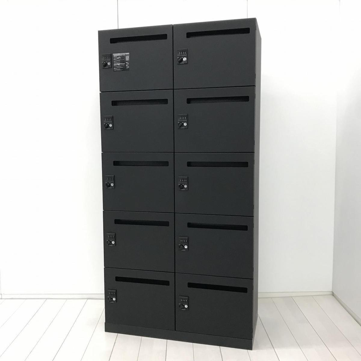 【1台で10人分の収納力！鍵の持ち運びが不要なダイヤル錠タイプ！】■オカムラ(okamura)製　ピクスラインシリーズ　10人用メールロッカー　■W900×D450×H1810㎜　■投函口付　■ダイヤル錠　■ブラック【入替セールにつき20%OFF！】
                        ピクスライン
                                    中古
            