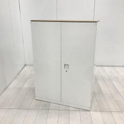 【3/17(火)入荷予定商品となります！】【オフィスの書類をスッキリ整理！取っ手がどの方向からでも開くマルチハンドルが人気！】■オカムラ(okamura)製　レクトライン(Rectline)シリーズ　両開き書庫　ローキャビネット　H1260㎜　■旧型　■天板：木目ナチュラル　■シリンダー錠　■ホワイト