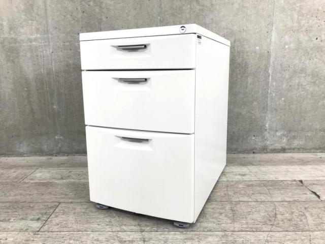 【579640】【ベーシックなデザインで使いやすい！デスク下において収納アップ！】■イトーキ(ITOKI)製　CZシリーズ　3段ワゴン　デスクインワゴン　W390×D580×H610㎜　■シリンダー錠　■ホワイト　オフィスバスターズ　水戸サテライト　大子町　北茨城市　高萩市　日立市　常陸太田市　常陸大宮市　那珂市　東海村　ひたちなか市　城里町 水戸市　笠間市　茨城町　大洗町　小美玉市