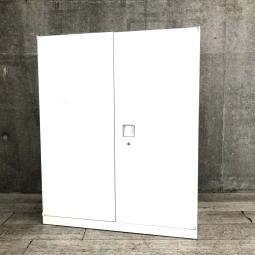 【579641・570396・568785】【オフィスの書類をスッキリ整理！取っ手がどの方向からでも開くマルチハンドルが人気の書庫シリーズ！】■オカムラ(okamura)製　レクトラインシリーズ　両開き書庫　ローキャビネット　■色：ホワイト　■シリンダー鍵　オフィスバスターズ　水戸サテライト　大子町　北茨城市　高萩市　日立市　常陸太田市　常陸大宮市　那珂市　東海村　ひたちなか市　城里町 水戸市　笠間市　茨城町　大洗町　小美玉市