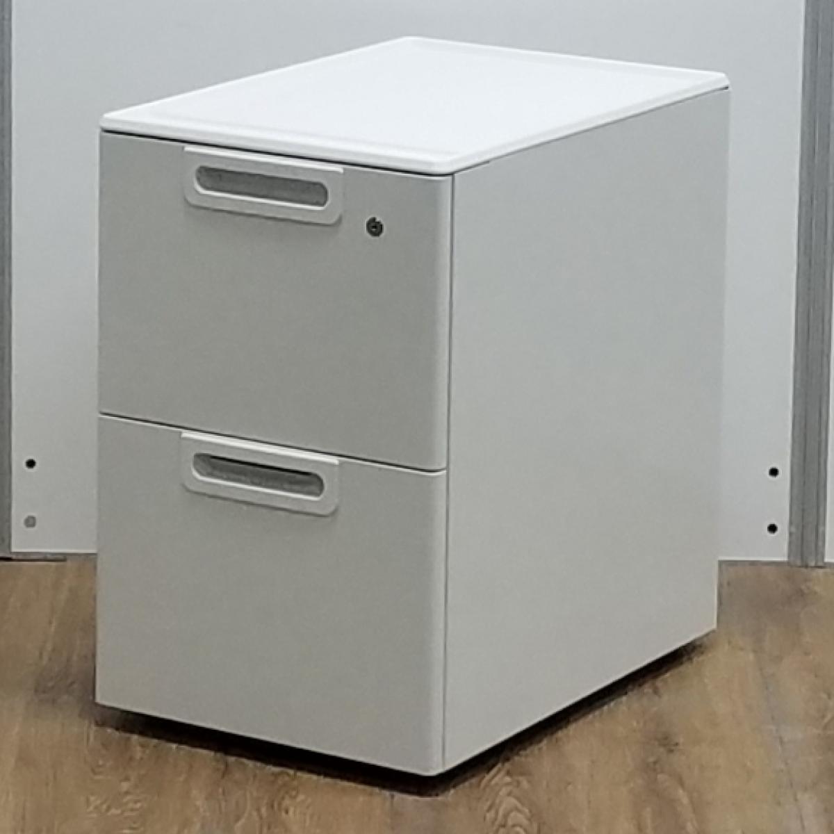 プラス製　LAシリーズ　ホワイト　デスク下の収納アップ！　シンプルデザインで使い勝手抜群のキャスター付き　2段ワゴン！！【2603】弊社使用欄【	A01063936】
                        LA
                                    中古
            