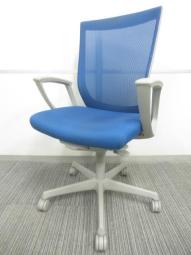 【人間工学に基づいた確かな座り心地！長時間のデスクワークにもオススメ！】■オカムラ　エスクードメッシュチェア　肘付　ターコイズブルー　■スタンダードクラスで人気上位の快適メッシュチェア！【OKAMURA　ESCUDO】★