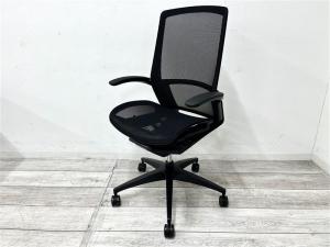 【定価約19万円】【デザインと機能性を追求したオカムラの技術の結晶！自然な姿勢で作業・リラックス可能！】■オカムラ(okamura)製　フィノラ(Finora)チェア　肘付ハイバック　■背・座面メッシュ　■固定肘　■ブラック