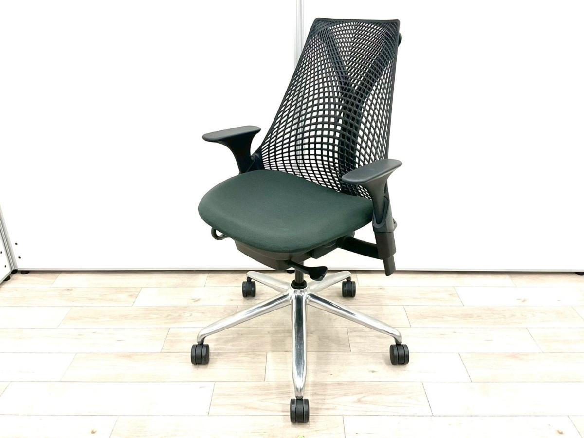■HermanMiller(ハーマンミラー)　■SAYL Chair(セイルチェア)　■肘付き/可動肘　■背面/メッシュ　■ダークグリーン　■大人気／高級チェア／デザイナーズ家具/おすすめ　【弊社使用欄：A01064869】
                        セイル 前傾機能有
                                    中古
            
