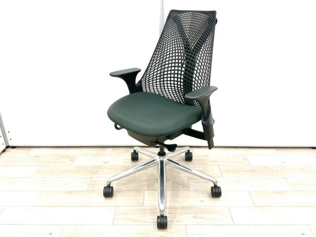 ■HermanMiller(ハーマンミラー) ■SAYL Chair(セイルチェア) ■肘付き/可動肘 ■背面/メッシュ ■ダークグリーン ■大人気/高級チェア/デザイナーズ家具/おすすめ 【弊社使用欄:A01064869】