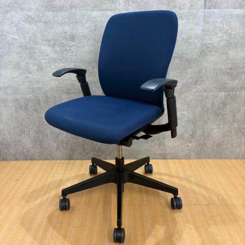 《在庫入替セール ㉕/7》イトーキ製のオフィスチェア(事務椅子)【フルゴチェア/可動肘】が値下げされました!
*良品を格安で!「オフィスバスターズ福岡南店」は、福岡を拠点として、全国へ中古オフィス用品・オフィス家具を提供しております。