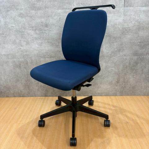【中古】フルゴ  イトーキ（ITOKI） 肘無ローバックチェア