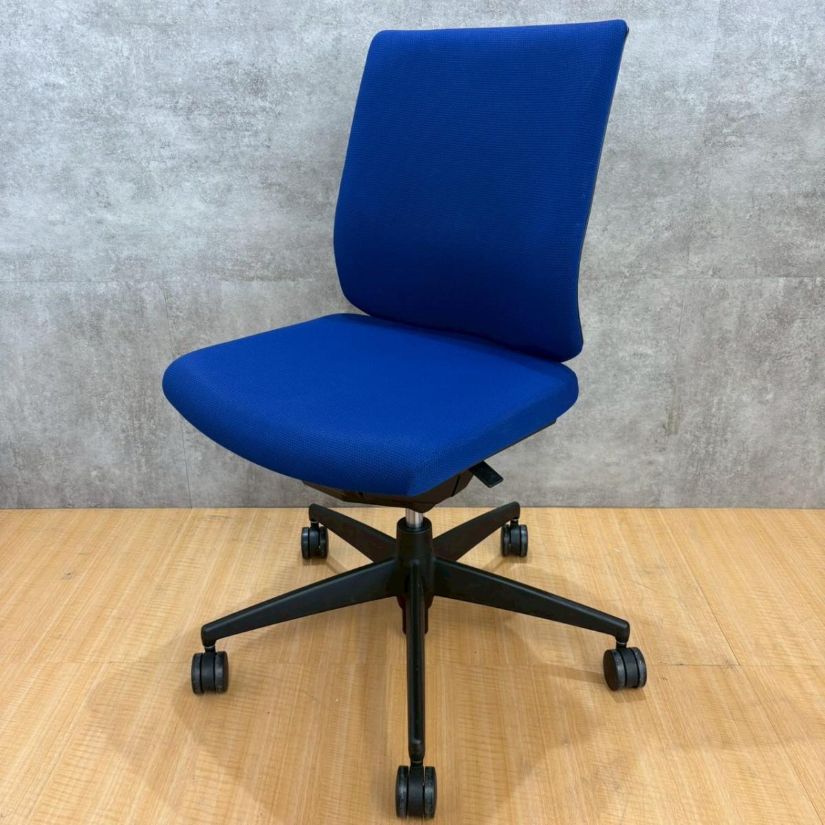 《訳アリ/リクライニング不良》コクヨ製のオフィスチェア(事務椅子)【ウィザードチェア】　＊良品を格安で！「オフィスバスターズ福岡南店」は、福岡を拠点として、全国へ中古オフィス用品・オフィス家具を提供しております。
                        ウィザードチェア
                                    中古
            