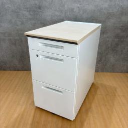 《在庫入替セール品 ㉕/6》コクヨ製の脇机【ISシリーズ/薄いナチュラル天板】が値引きされました！　＊良品を格安で！「オフィスバスターズ福岡南店」は、福岡を拠点として、全国へ中古オフィス用品・オフィス家具を提供しております。