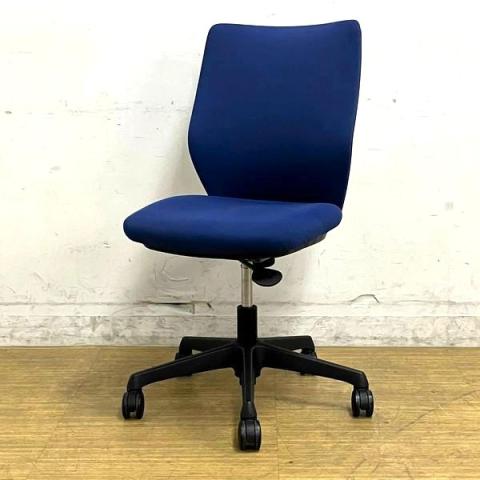 【在庫入替セール】【ロット入荷】オカムラ CG-Mチェア 背パッドタイプ クロス:ミディアムブルー×フレーム:ブラック コンパクトなサイズ感で小柄な方にもオススメ