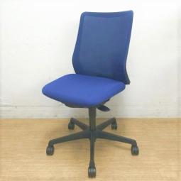 【在庫入替セール】オカムラ　フルーエントチェア　肘無しローバックモデル　メッシュタイプ　ミディアムブルー×ブラックフレーム
